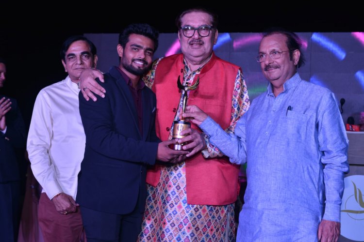 इंटरनेशनल फिल्म फेस्टिवल में अर्पित जैन बेस्ट मेल एंकर अवॉर्ड से हुए सम्मानित