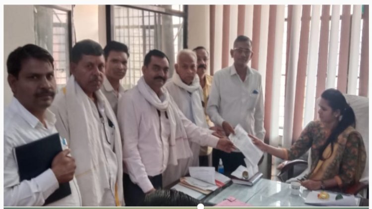दौसा उपखंड अधिकारी को मुख्यमंत्री के नाम ज्ञापन सौंपा
