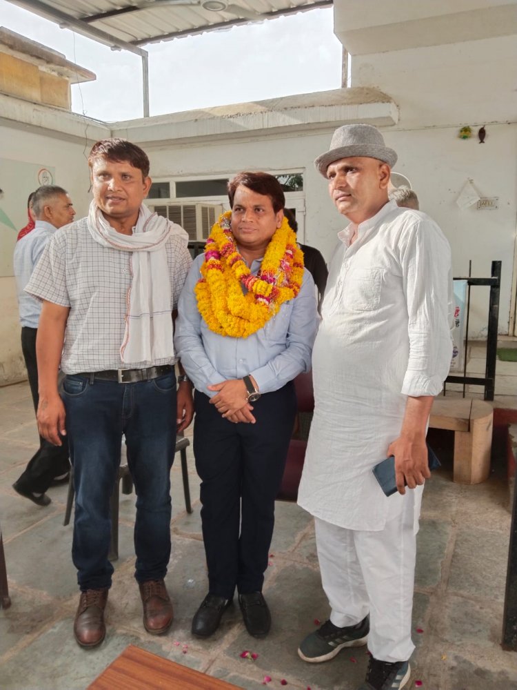 आईएएस डॉ. घनश्याम बैरवा को मेडिकल विभाग राजस्थान सरकार में आयुक्त के पद पर लगाए जाने पर बधाई दी 