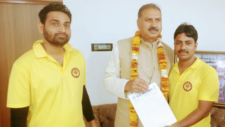 MB Foundation submitted a memorandum to the MLA for Bisalpur water in Kachi Basti, Jamdoli