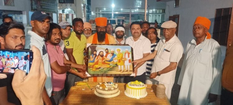 अम्बेडकर युवा परिषद् ने बी बी ग्रुप के साथ मिलकर मनाया संत निर्मल दास महाराज जी का जन्मदिन