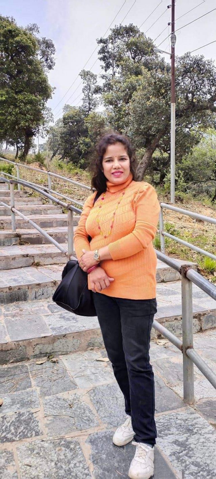 इस मिट्टी का दिया हुआ जीवन का, मधुर गीत मैं गाता हूंँ।