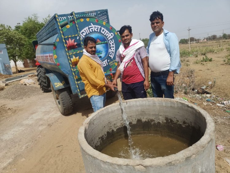 ग्राम पंचायत कालीपहाड़ी में बेजुबान जानवरों के लिए युवाओँ ने की निजी खर्चे से पानी की निःशुल्क व्यवस्था, बेजुबानों की सेवा करना ही सबसे बड़ा पुण्य का कार्य - ओमप्रकाश पुरोहितोंकाबास