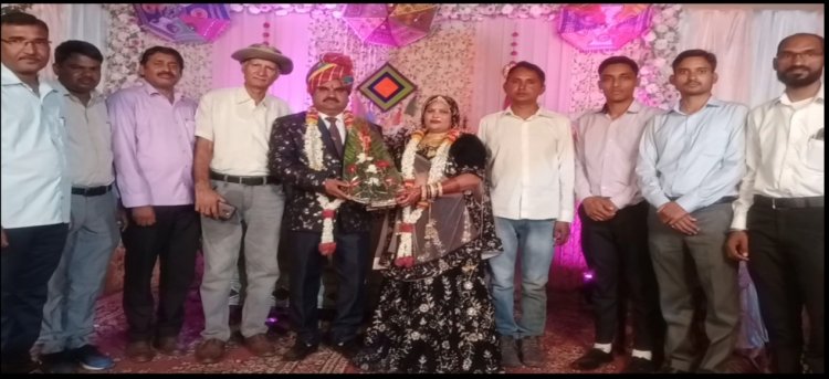 प्रदेश अध्यक्ष ओमप्रकाश बैरवा ने स्पाइस किंग में शादी की 25वीं सालगिरह मनाई
