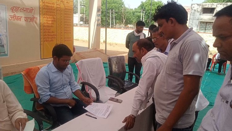 सरपंच ने एसडीएम को ज्ञापन सौंपकर नांगल राजावतान में पेयजल समस्या सुचारू करवाने व रोडवेज बस रुकवाने की मांग की।