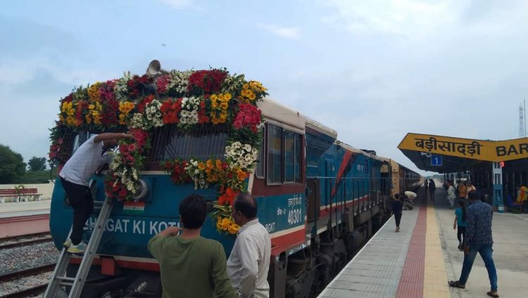 रेलवे स्टेशन बड़ीसादड़ी  पर उदघाटन