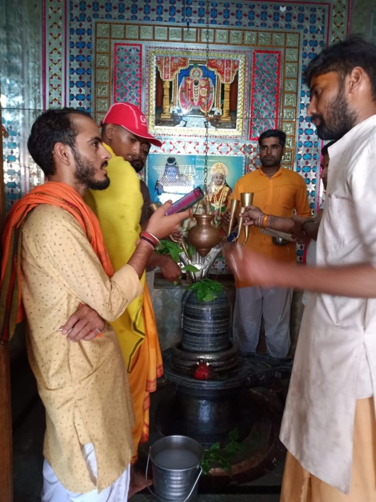 पशुपति नाथ महादेव के आज दुग्ध अभिषेक किया गया  शनिदेव मंदिर जाशमा मगरा