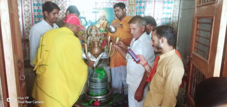 पशुपति नाथ महादेव के आज दुग्ध अभिषेक किया गया  शनिदेव मंदिर जाशमा मगरा