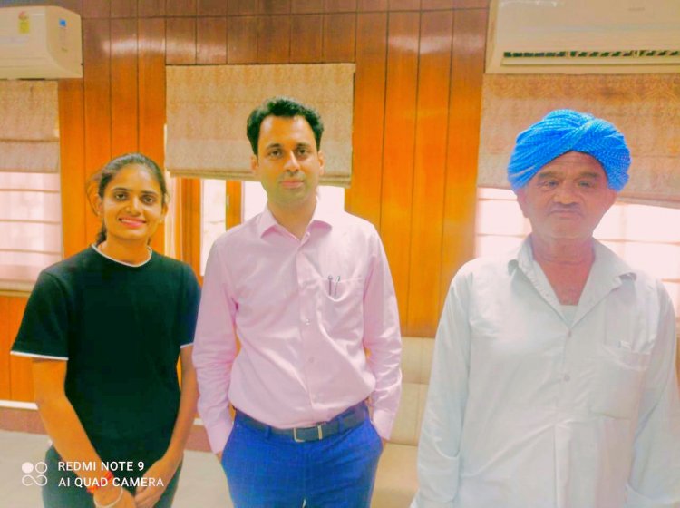 सुरपुर के पूर्व सरपंच माधव लाल जाट एवम पूर्व सरपंच सीमा जाट ने जिला कलक्टर से भेंट की।