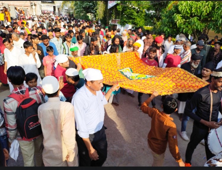 सूफी संत हजरत दीवाना शाह साहब का सालाना उर्स : दिनभर चादर पेश करने का सिलसिला रहा जारी , दूर - दूर से पहुंच रहे हैं जायरीन