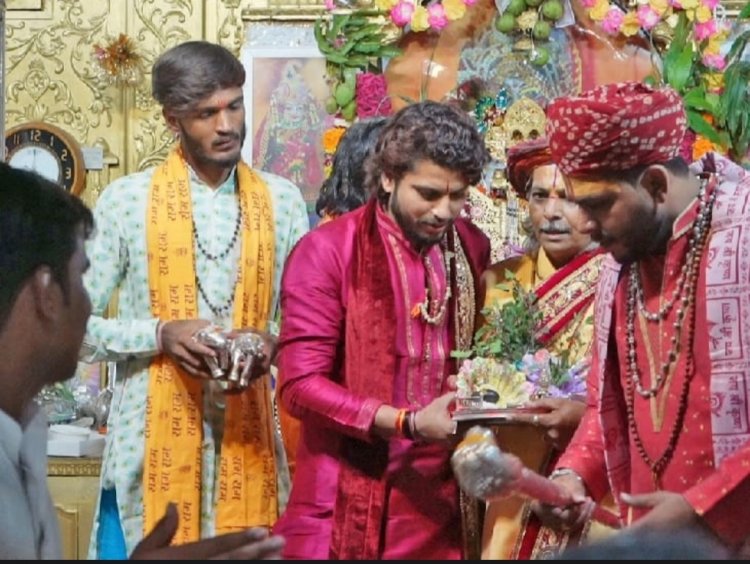 दो साल बाद निकली ठाकुर जी की रथयात्राः हेलीकॉप्टर से की पुष्प वर्षा , अलग - अलग राज्यों से आए श्रद्धालु , चित्तौड़गढ़