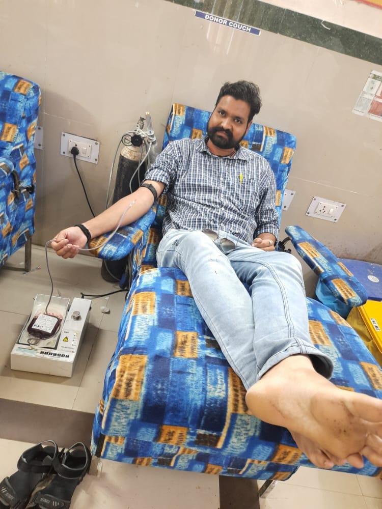 रक्तवीर नरेश सोनावा बम्बोरी निवासी ने एक आवाज में मरीज के लिए बने मशीहा