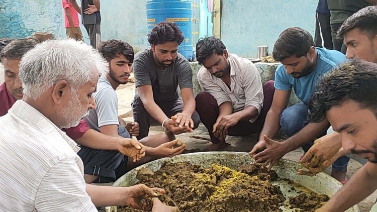 समाजिक कार्यकर्ता कर रहे गोवंश की रक्षा