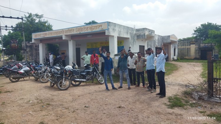 मुंगाना ग्राम सेवा सहकारी समिति के चुनाव चलते हुए