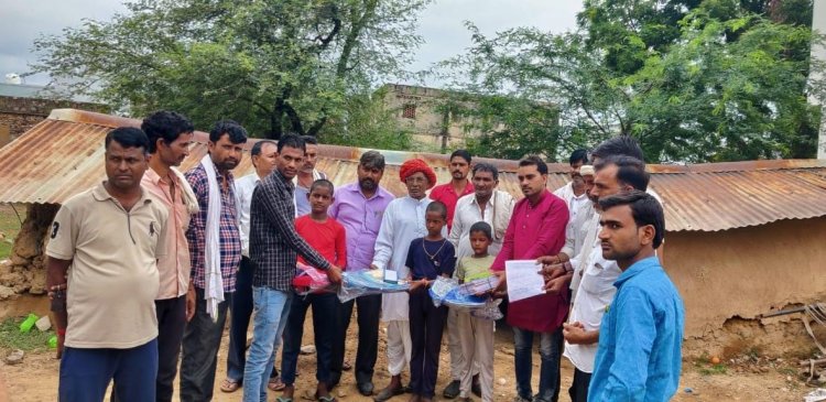 अनाथ बच्चों को मिशन चलाकर दी 1,41,022 रूपए की सहायता