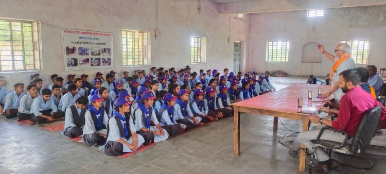 स्वयं सेवकों ने मनाया एनएसएस का स्थापना दिवस