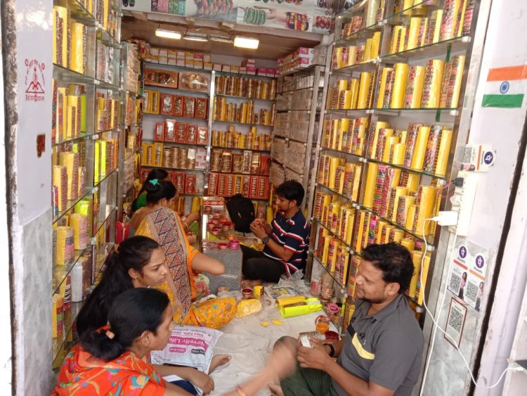 करवा चौथ व्रत की पूर्व संध्या पर बाजारों में रही रौनक*l