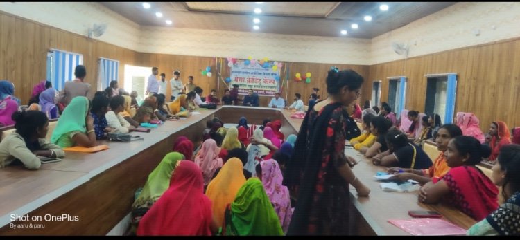 आज कपासन में राजीविका के जिला स्तरीय मेगा कैडिंग कैम्प पंचायत समिति सभागार में आयोजित हुई । इसमें राजीविका में 335 महिला समुह को 3.78 करोड़ रुपए दिया गया