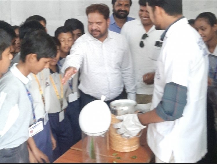 युवाओं को जोड़ना है साइंस से : इसरो और पीआरएल की टीम पहुंची चित्तौड़ , 32 साइंटिस्ट ने मॉडल से दी स्पेस की जानकारी