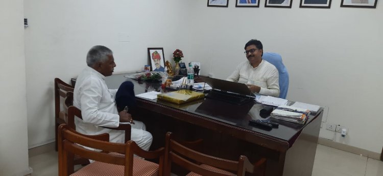 चित्तौड़ विधानसभा क्षेत्र में तीन अंबेडकर भवन तथा सम्बल ग्राम विकास योजना के तहत गांव में विकास कार्य हेतु शीघ्र स्वीकृति हेतु प्रस्ताव सोपे।