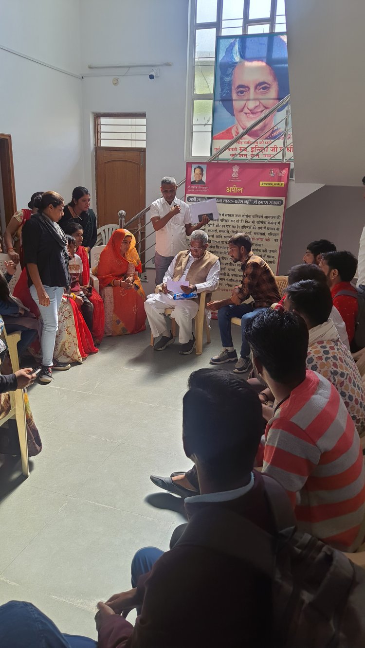 राजविका प्रयोजना अंतर्गत स्टॉफ को राजस्थान संविदा हायरिंग टू सिविल पोस्ट नियम 2022 में सम्मिलित कराने के क्रम में सुरेन्द्र सिंह जाड़ावत साहब को समस्त CLF स्टाफ चितोड़गढ जिले द्वारा ज्ञापन दिया गया