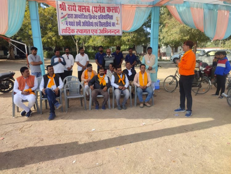 क्रिकेट प्रतियोगिता का सेमीफाइनल मुकाबला धनेतकला राधे कल्ब और घोसुंडा के बीच मैच हुआ