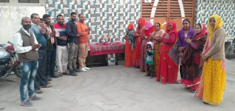 चन्देरिया में वार्डवासियों ने पीएम की माताजी के निधन पर दुःख व्यक्त करते हुए, श्रदांजलि दी।