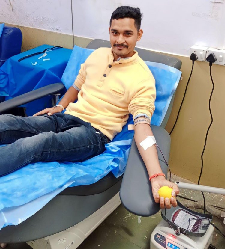 सेवा का जज्बा, प्रतापगढ़ जाकर किया रक्तदान।