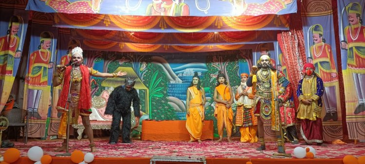 एस आर वाटिका कपासन में चल रही रामलीला के सातवें दिन शिवरी नवधा भक्ति श्री राम हनुमान मिलन राम सुग्रीव मित्रता तथा बाली वध का मंचन किया गया 