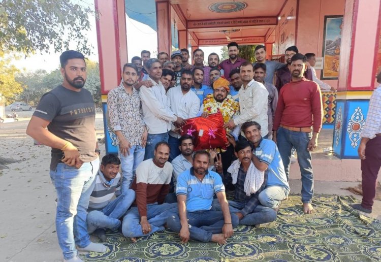 चित्तौड़ सीमेंट प्लांट पैकिंग प्लांट मैनेजर हेमंत कुमार को बैंड बाजों के साथ दी विदाई।