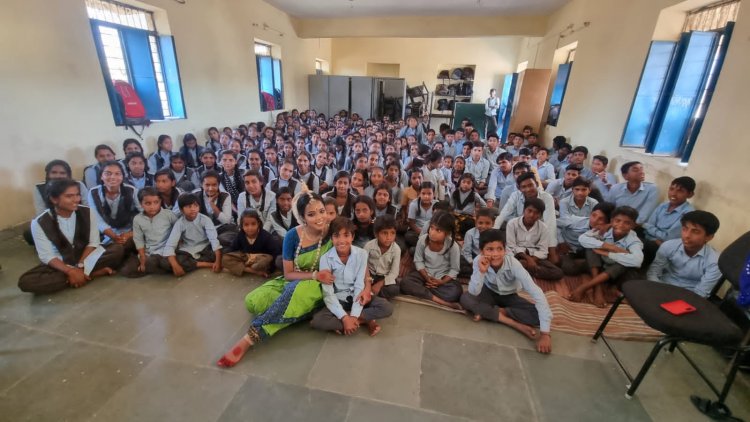 ओडीसी की कलाकार संतश्री ससमल द्वारा राजगढ़ और गोपालपुरा मे हुई प्रस्तुतियां।