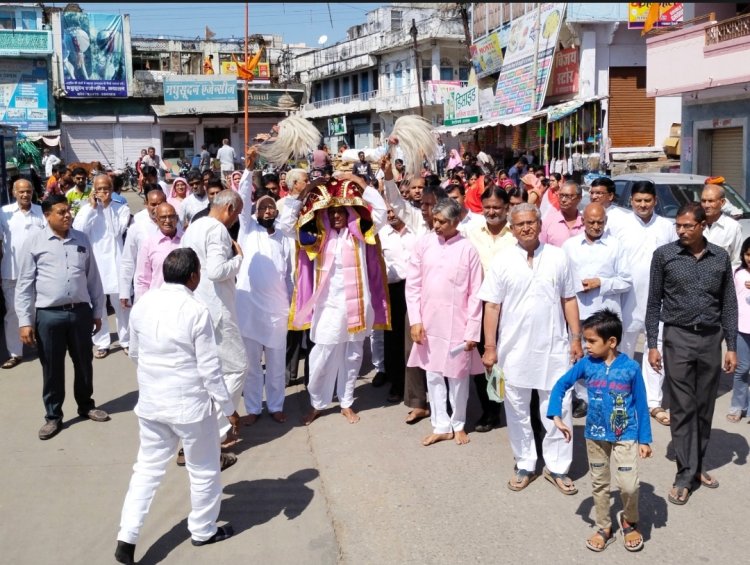 कपासन में फूलडोल महोत्सव की धूम : रामस्नेही  संप्रदाय ने निकाला जुलूस, महिला मंडल ने ठाकुर  जी के साथ खेली फूलों से होली
