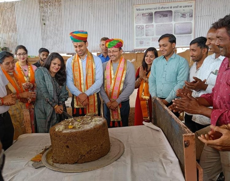 जिला कलेक्टर पोलवाल ने श्री कृष्ण आदिनाथ गौशाला में लापसी का केक काट मनाया अपना जन्मदिन।