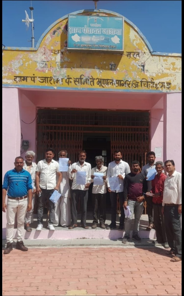 प्रधानमंत्री फसल बीमा योजना अंतर्गत ग्राम पंचायत मुख्यालय जाशमा पर आज बीमा पॉलिसी का वितरण किया गया 