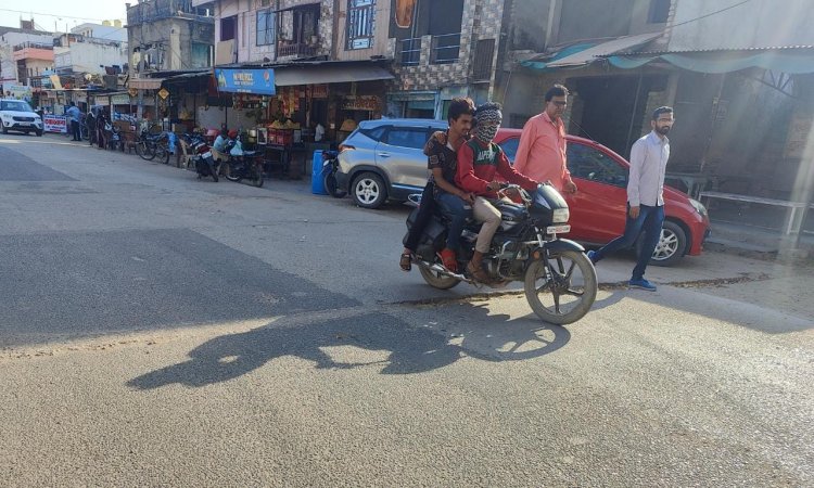 शम्भूपुरा में मुख्य रोड खोद भूली नल कमेटी अब आये दिन लोग गिरकर हो रहें चोटिल, जिम्मेदार बेखबर।