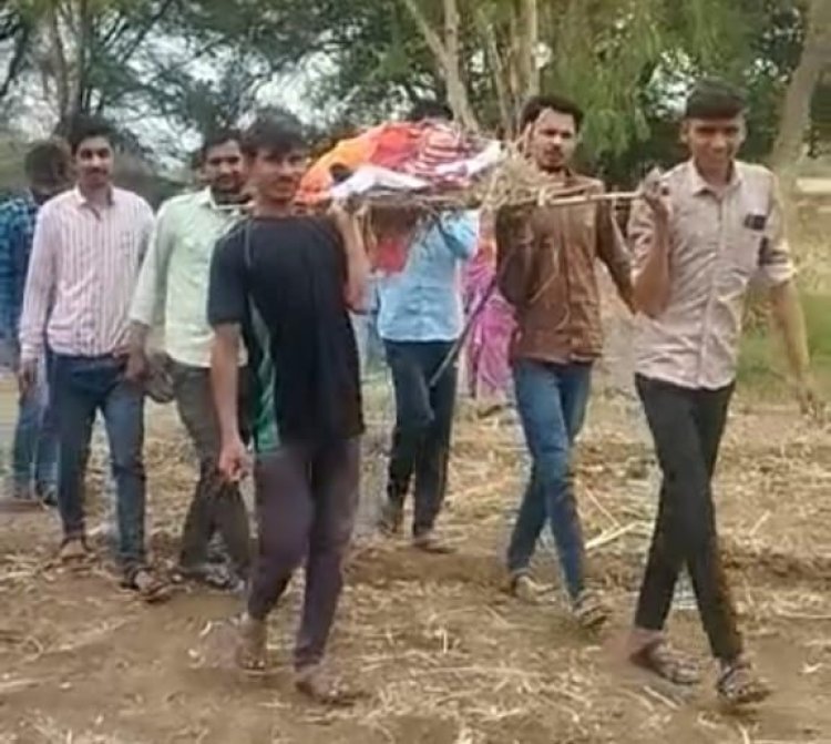 गिलूण्ड में वानरराज कि मृत्यु पर अंतिम यात्रा निकाल विधि विधान से किया अंतिम संस्कार।