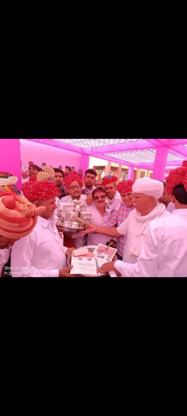 भानजी के भात में रुपयों का ढेर, 16 बीघा जमीन, 81 लाख कैश, 23 लाख के जेवर और धान से भरी नई ट्रैक्टर ट्रॉली दे आए, सवा तीन करोड़ का भात।*