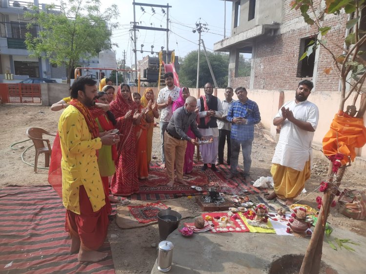 श्री सर्वेश्वर मंदिर परिसर में नवरात्रि पर्व पर होने वाली रामकथा को लेकर कथास्थल का भूमि पूजन हुआ।