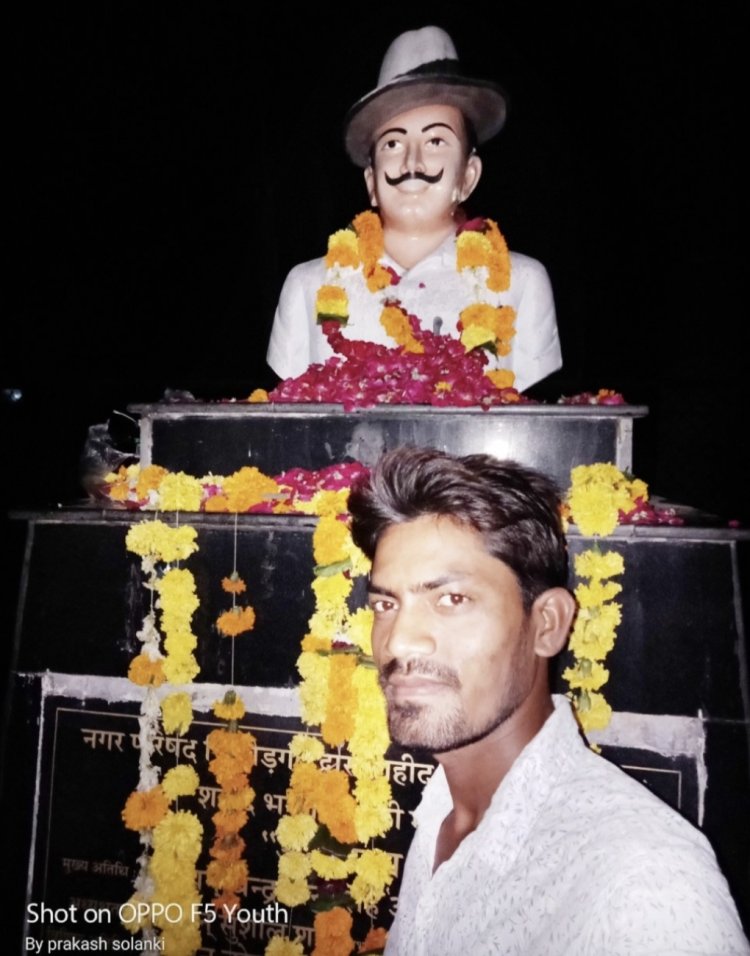*23 मार्च के दिन भारत के सपूतों शहीद भगत सिंह, सुखदेव और राजगुरु ने फांसी की सजा को गले लगाया था : देश में शहीदों के सम्मान उनके बलिदान को याद करने के लिए आज का दिन (23 मार्च) को शहीद को श्रद्धांजलि दी जाती है।*