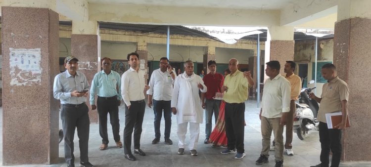 राज्य मंत्री एवं जिला कलेक्टर ने बजट की घोषणा में 2 राजकीय कोलाज के संचालन के लिए अस्थाई भवन का निरक्षण किया