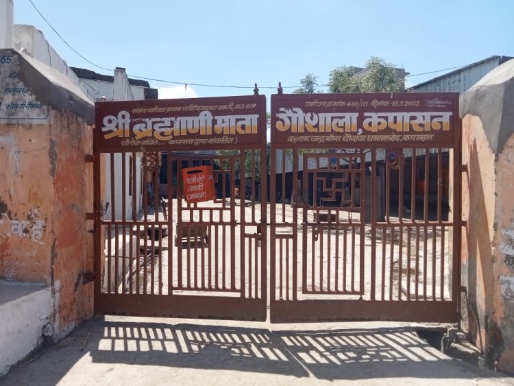 गौशाला में हर वर्ष  सद्भावना सेवा ट्रस्ट भीलवाड़ा  अध्यक्षा श्रीमती कमला देवी जी चौधरी के द्वारा अपने क्षेत्र कि बहुत सी गौशालाओं में सूखे चारे का सहयोग किया
