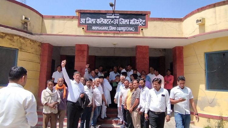 बागेश्वर धाम के पीठाधीश्वर पंडित धीरेंद्र शास्त्री के समर्थन में एकजुट हुए भाजपा कार्यकर्ता:-