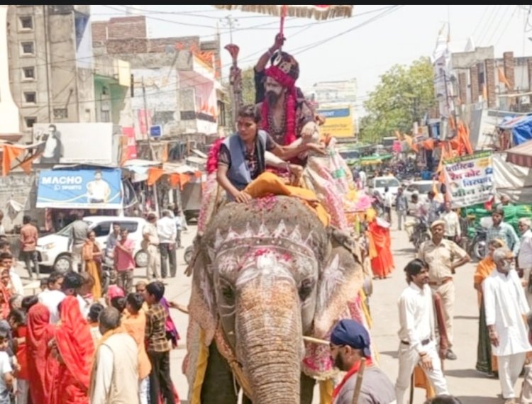हनुमान जन्मोत्सव पर निकली शोभायात्रा:  पहलवानों ने दिखाए करतब, जगह-जगह पुष्प वर्षा कर किया स्वागत, 101 किलो के रोट का  लगाया भोग
