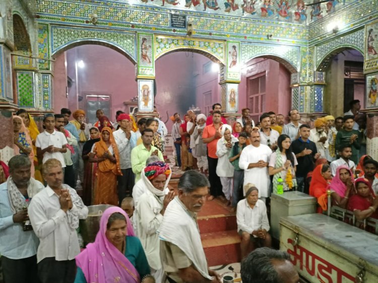 शनि मंदिर में लगा श्रद्धालुओं का तांता