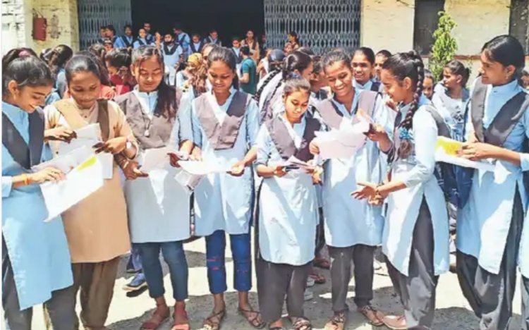 *10वीं की परीक्षाएं खत्म, अब रिजल्ट का इंतजार:जिले के 96 केंद्रों पर हुई परीक्षा में कुल 16 हजार से अधिक छात्र छात्राओं ने दी हैं परीक्षा।*
