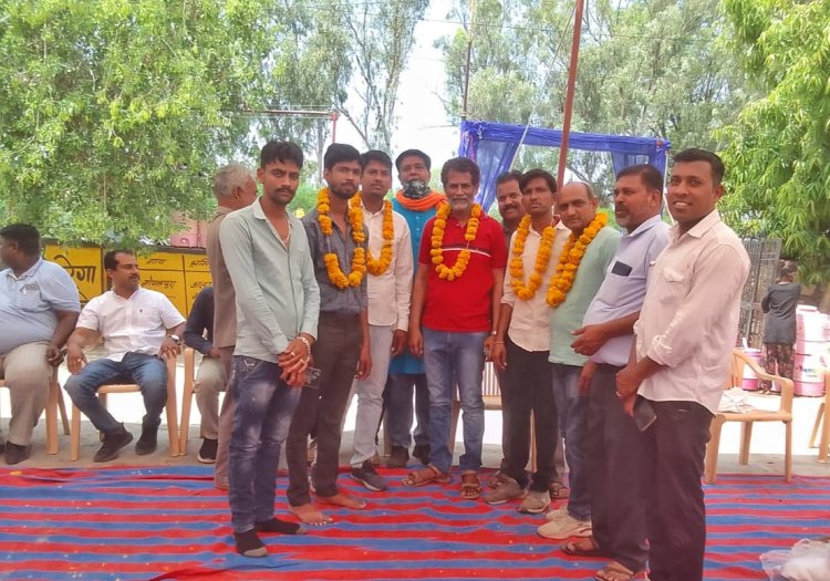 *केक काटकर व अम्बेडकर जी के गाने पर बच्चों द्वारा नृत्य कर संविधान निर्माता डॉक्टर भीमराव अंबेडकर का जन्मदिन मनाया-सावलिया जी।*