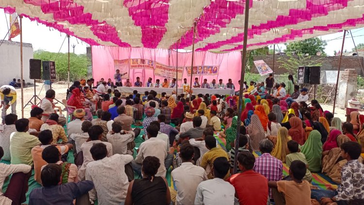 न्यायिक अभिरक्षा में मुर्त्यूसुदा सुरेश कंजर के लिये हुई कंजर समुदाय की महापंचायत