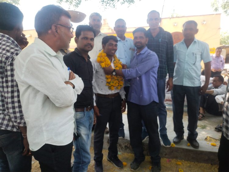 विद्यालय सहायक पंचायत शिक्षक संघ  ने कपासन प्रधान साहब श्रीमान भैरूलाल जी चौधरी को अन्ट्रैड विद्यालय सहायकों की पीड़ा सुनाई ।*