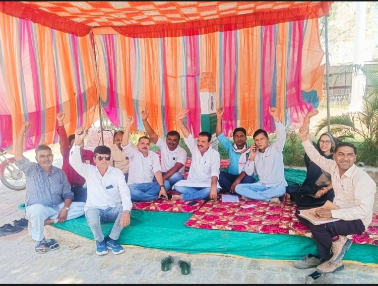 कपासन में एक मंच पर सरंपच और वीडीओ: सरकार के महंगाई राहत कैंप का किया बहिष्कार, बोले-3 सालों से कर रहे हैं आंदोलन