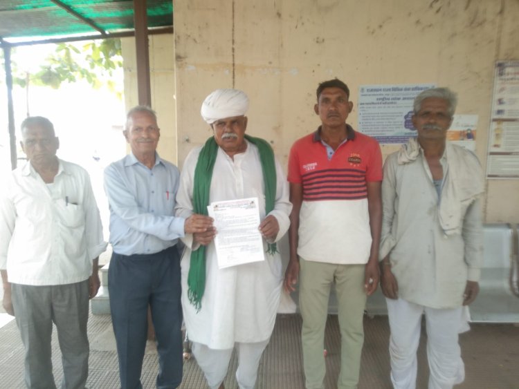 भारतीय अफीम किसान विकास समिति भारतीय किसान यूनियन चित्तौड़गढ़ में धरना देकर राष्ट्रपति  के नाम कलेक्ट्रेट में ज्ञापन दिया 